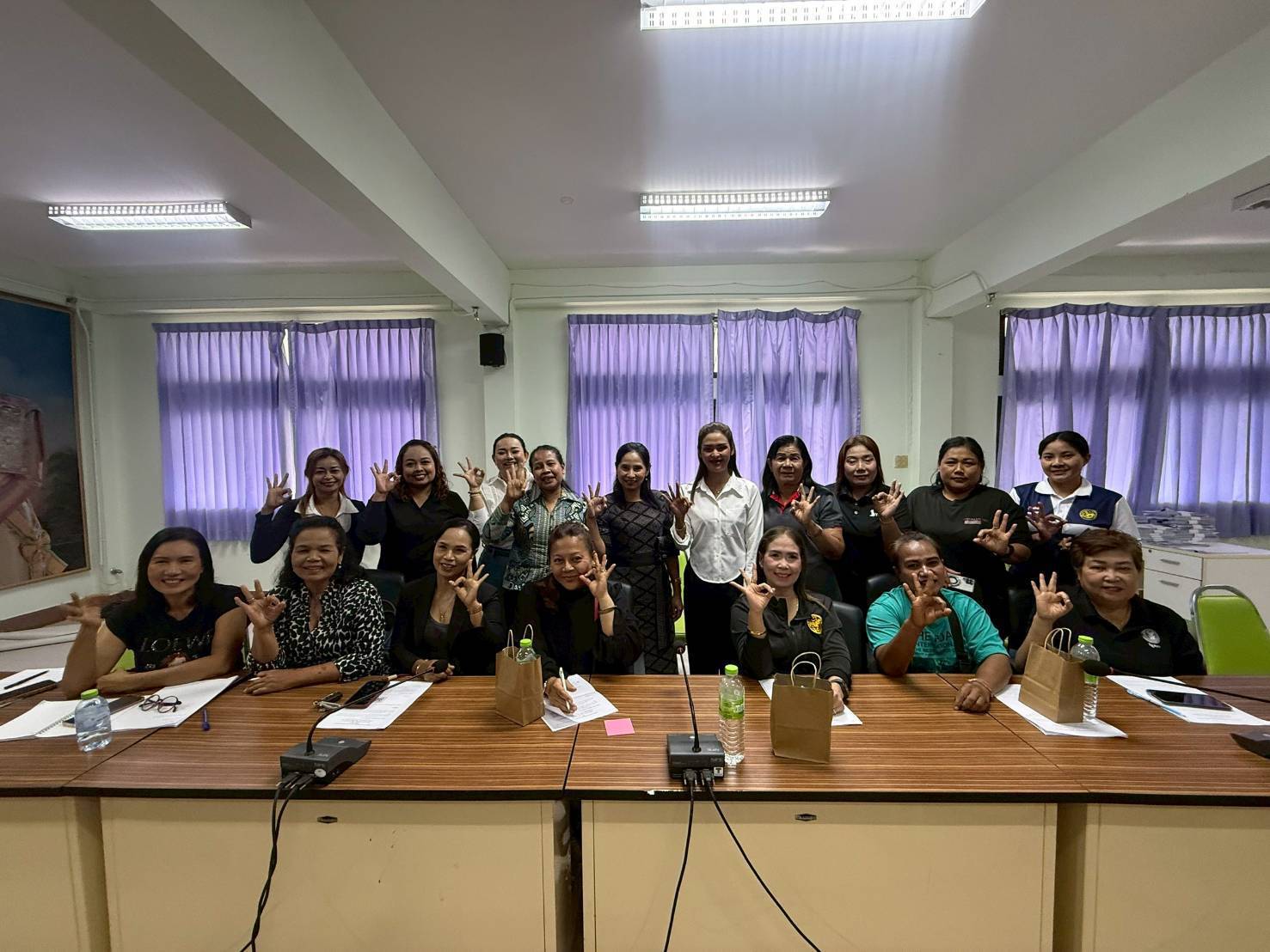 พช.เขาพนม ร่วมกับคณะกรรมการพัฒนาสตรีอำเภอเขาพนม ประชุมเตรียมความพร้อมในการขับเคลื่อนงานตามภารกิจขององค์กรสตรี