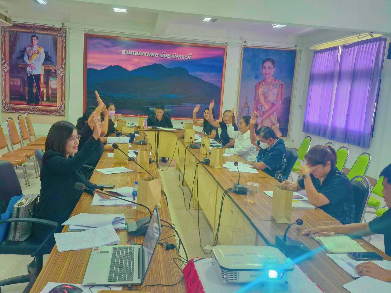 "พช.เขาพนม จัดประชุมคณะอนุกรรมการกลั่นกรองและติดตามการดำเนินงานกองทุนพัฒนาบทบาทสตรีอำเภอเขาพนม ครั้งที่ 6/2569"